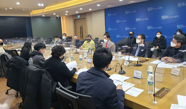 평택시는 지난 17일 ‘젊은 문화의 거리 사업’ 중장기 전략 마련을 위한 외부 전문가 초청 현장컨설팅 및 간담회를 실시했다고 밝혔다. (사진제공=평택시청)