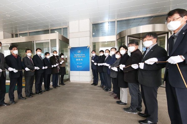 안양시 규제혁신 우수기관 재인증 현판식 (사진제공=안양시청)