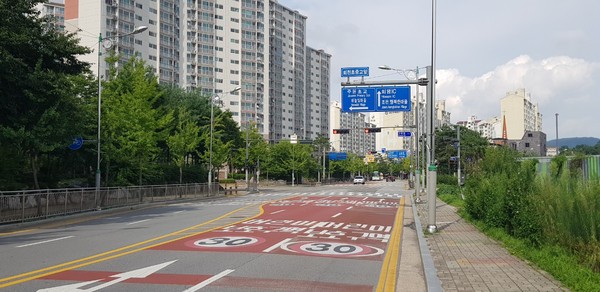양주시는 지난해 도로교통법 시행령 개정에 따라 오는 5월 11일부터 어린이보호구역 내 불법 주정차 과태료가 최대 13만원으로 상향된다. (사진제공=양주시청)