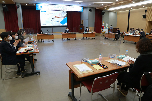 과천시는 시청 대강당에서 ‘과천형 미래인재 양성을 위한 학교 지원방안 연구용역’ 최종보고회를 가졌다고 25일 밝혔다. (사진제공=과천시청)