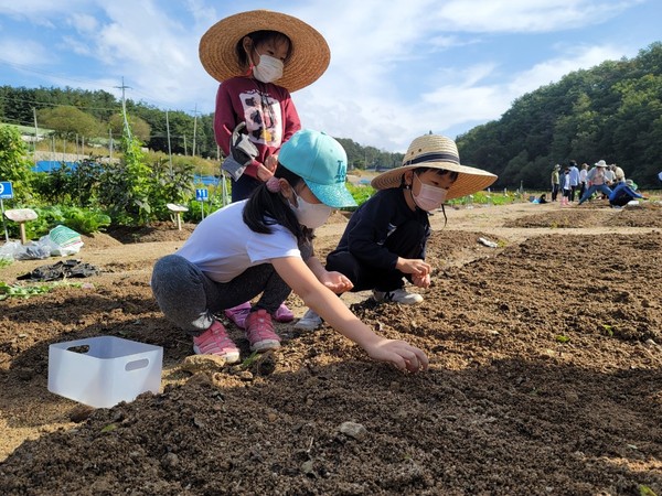 포천시 농업기술센터는 금년도 농사철을 앞두고 도시농업 전문교육에 참여할 새로운 교육생을 오는 4일부터 10일까지 모집한다. (사진제공=포천시청)