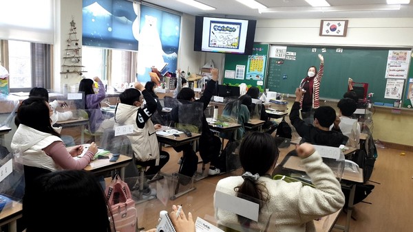 포천시는 3월 새학기부터 서울과학기술대학교와 함께 ‘포천형 혁신교육지구 시즌Ⅲ’ 공모사업인 인성창의융합교육을 관내 초등학교 6개교에 정규교육프로그램 진행에 나선다. (사진제공=포천시청)