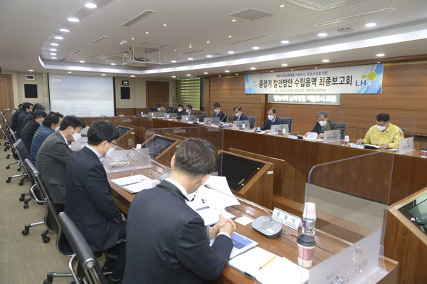 포천시는 ‘평화시대 남북경협 거점도시’ 조성을 위한 포천 중장기 발전방안 수립용역 최종보고회를 개최했다. (사진제공=포천시청)