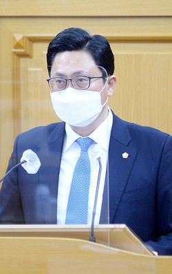 파주시의회 이용욱 의원의 ‘파주형 기본소득 지역화폐 지급’ 관련 5분 자유발언 모습. (사진=중앙신문DB)