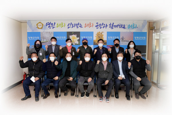 양평군의회는 지난 4일 ‘양평군사격장 및 군관련시설 범군민대책위원회’와 소통의 시간을 가져 제도권 내 지원과 사격장 이전(폐쇄)을 위해 함께 힘쓰겠다는 의지를 밝혔다. (사진제공=양평군의회)