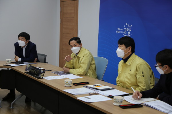 고양시는 작년 12월 시행계획인가 고시 등 주요 행정절차가 완료된, 도시재생 혁신지구 1호 ‘고양 성사지구’의 6월말 착공을 위한 종합보고회를 지난 4일 시청 열린회의실에서 열었다. (사진제공=고양시청)