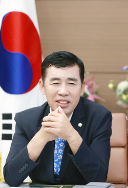 임일혁 광주시의장은 6일 중앙신문과의 인터뷰에서 “적극적으로 의정활동을 펼쳐 ‘시민에게 신뢰받는 시민중심의 열린 의회’를 만들어가겠다”고 밝혔다. (사진제공=광주시의회)