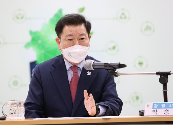 박승원 광명시장은 “정보 기득권자들의 불법적 행위는 반드시 강력한 처벌 기준을 마련해야 한다. 경기도, 국토교통부 등 상급기관에도 조사대상 지역을 확대해서 강도 높은 조사를 요구하겠다”고 말했다. (사진제공=광명시청)