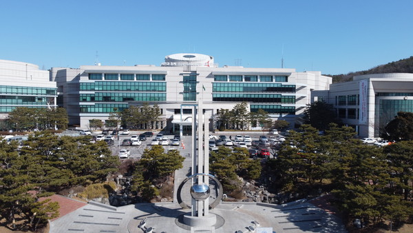 화성시는 사회적거리두기가 1.5단계 이상일 경우 발달장애인 가족급여를 한시적으로 허용하기로 했다. 사진은 화성시청 전경. (사진=중앙신문DB)