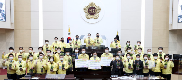 인천시의회는 9일 ‘제269회 임시회’ 본회의장에서 ‘시의회와 함께하는 화훼농가 돕기 릴레이 캠페인’개시식을 진행했다. (사진제공=인천시의회 제공)