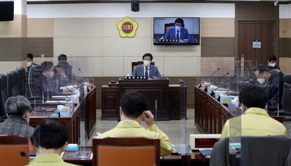 인천시의회 인천공항경제권발전특별위원회는 최근 인천공항경제권 관련 사업 추진 부서로부터 사업 현황 및 계획을 보고받는 자리를 가졌다. (사진제공=인천시의회)