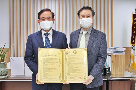 포천도시공사는 포천시와 미래 먹거리 준비를 위한 포천비즈니스센터 건립을 원활히 추진하기 위해 위·수탁 업무에 따른 협약을 체결했다고 10일 밝혔다. (사진제공=포천시청)