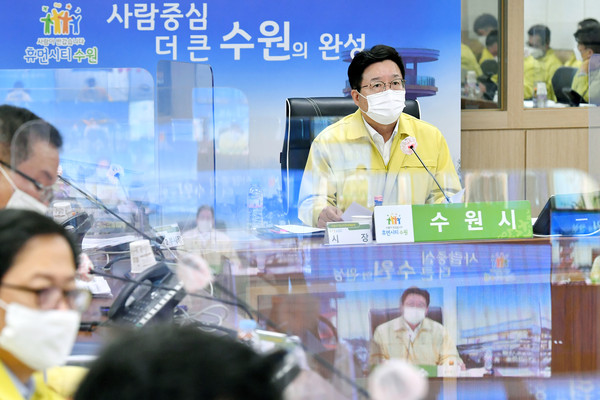 염태영 시장이 중대본 영상회의에 참석해 발언하고 있다. (사진제공=수원시청)
