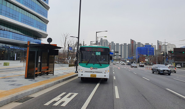 의정부시는 3월 말 외래·입원 진료를 시작으로 의정부시 금오동에 개원하는 의정부을지대학교병원을 시민들이 편리하게 이용할 수 있도록 15개 노선버스를 연계 운행한다고 밝혔다. (사진제공=의정부시청)