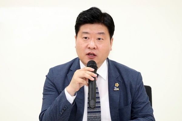 인천시의회 남궁형 의원이 제물포고등학교를 송도 이전과 해당 부지에 교육복합단지를 조성하겠다는 인천시교육청의 계획에 강하게 비판하고 나섰다. (사진제공=인천시의회)