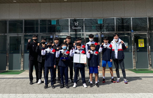 의정부시체육회 소속 G-스포츠클럽 배드민턴 중등부(14세부)가 전국 우승을 차지했다. (사진제공=의정부시청)