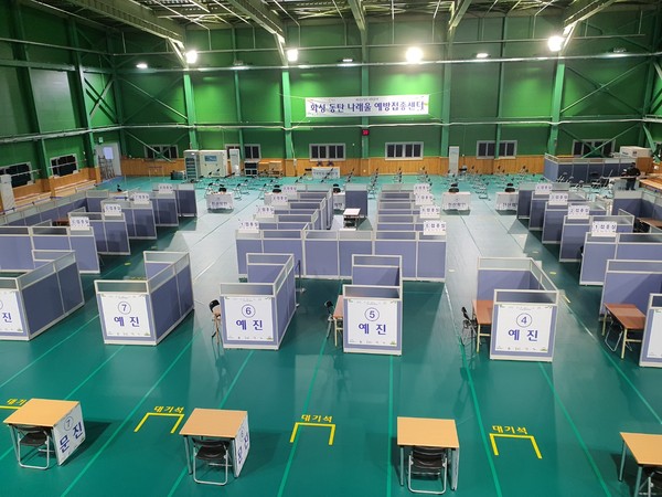 화성시는 나래울 ‘동탄실내배드민턴장’에 설치된 제 1호 코로나19 예방접종센터의 4월 개소를 위해 총력을 기울이고 있다. (사진제공=화성시청)