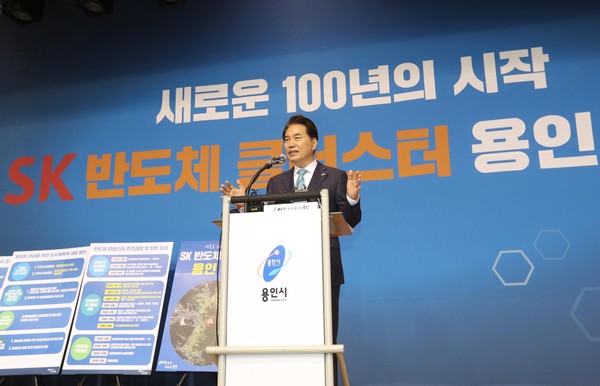 백군기 시장은 “용인 반도체클러스터는 시의 100년 미래와 더불어 국가적으로도 반도체 산업의 초격차 유지를 위해 반드시 적기에 조성되어야 하는 만큼 사업 추진에 박차를 가할 수 있도록 행정적 지원을 아끼지 않겠다”고 말했다. (사진제공=용인시청)