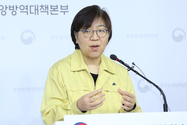 정은경 질병관리본부 중앙방역대책본부장이 우한 폐렴 확진자 이동 경로에 대해 브리핑하고 있다. (사진=장민호 기자)