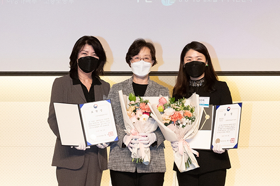 고양시는 ‘제10회 여성새로일하기센터 우수기관 및 유공자 포상식’에서 고양여성새로일하기센터가 여성가족부 장관상 등 총 5개 분야에서 수상을 했다고 29일 밝혔다. (사진제공=고양시청)