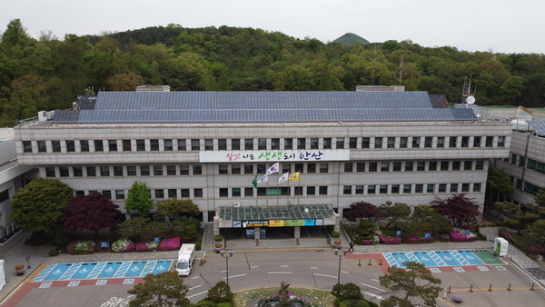 안산인재육성재단은 올해 초·중·고·대학생 520명을 선발해 모두 6억2500만 원 규모의 장학금을 지급한다. 사진은 안산시청 전경. (사진=중앙신문DB)