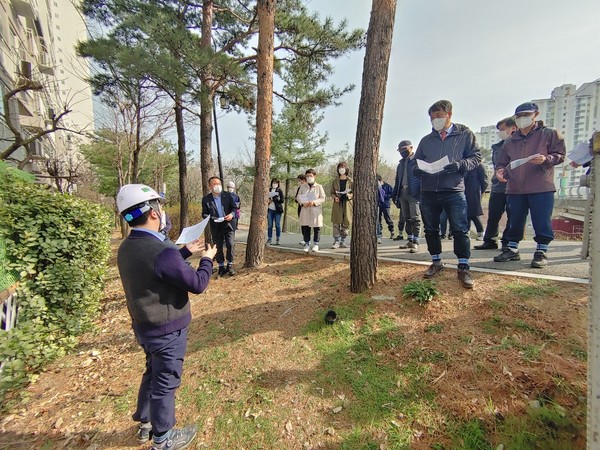 1일 부평구에 따르면 최근 열린 ‘삼산동 특고압 지중선로 협의회’ 8차 회의에서 민관대책위가 전자파 저감에 대한 한전의 노력을 인정하고 현장방문 등 갈등 조정을 위한 추가 절차를 진행하고 있다. (사진제공=부평구청)
