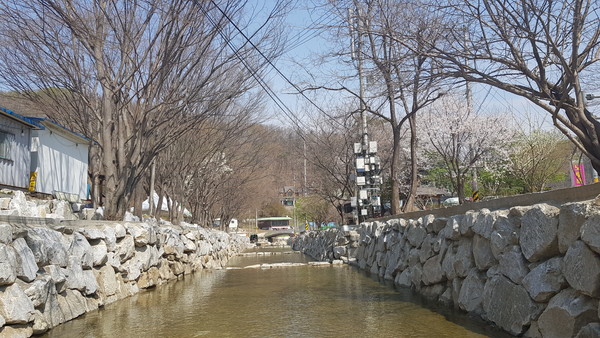 경기도가 불법시설물을 철거해 ‘청정계곡’ 3곳을 대상으로 관광명소화 사업을 본격 추진한다. 사진은 여주주록리계곡. (사진=김삼철 기자)