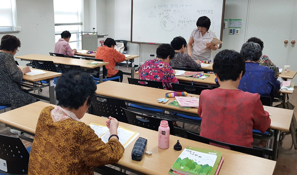 성인문해학교 입학지원금 지원사업. (사진제공=성남시청)