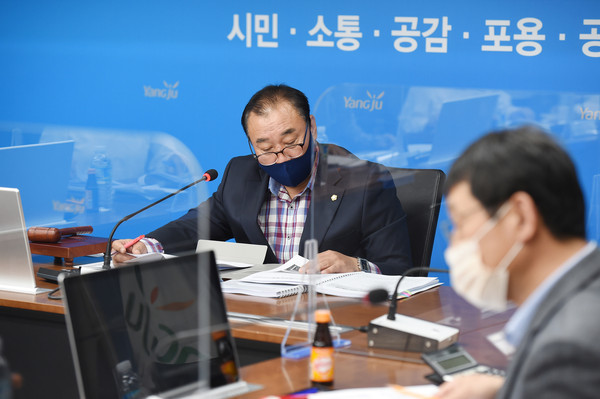양주시는 지난 5일 시청 상황실에서 마을공동체 심의위원회를 열고 2021년 마을공동체 공모사업을 최종 선정했다고 밝혔다. (사진제공=양주시청)