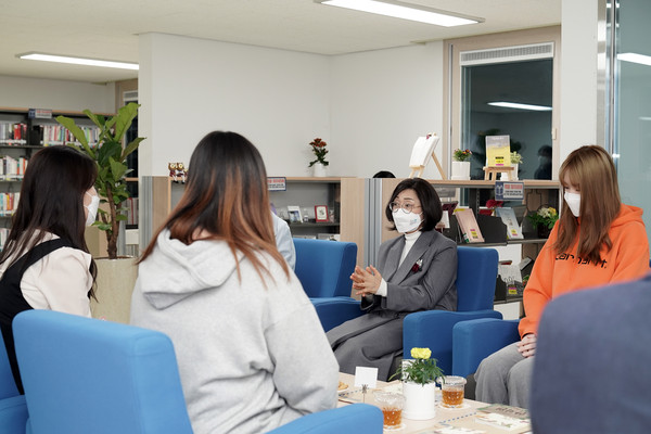 은수미 성남시장은 지난 6일 오후 단대동 행복주택을 방문해 입주민과 만남을 가졌다. (사진제공=성남시청)
