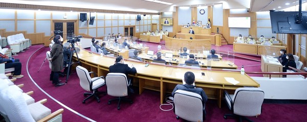 파주시의회는 15일부터 23일까지 2021년도 제1회 추가경정예산안 및 일반안건 심사 등을 위한 ‘제225회 파주시의회 임시회’를 소집, 조례안과 예산안 등 총 20건의 안건을 의결할 예정이다. (사진제공=파주시의회)
