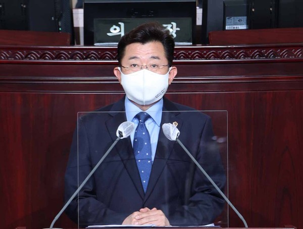 경기도의회 교섭단체 더불어민주당은 지난 15일 영세 소상공인들을 위한 마이너스통장 지원 총액를 4000억원으로 늘리고, 지원 대상 확대를 경기도에 제안했다. 사진은  박근철 경기도의회 더불어민주당 대표의원. (사진=중앙신문 DB)