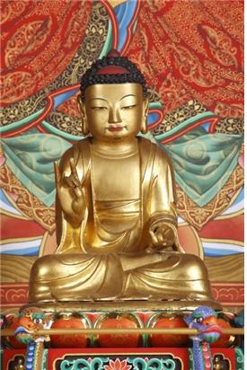 파주 ‘성재암 목조아미타여래좌상’ 조선 17세기~18세기, 나무, 상 높이 42.7㎝, 무릎폭 29.0㎝, 성재암 극락전 소장. (사진제공=파주시청)