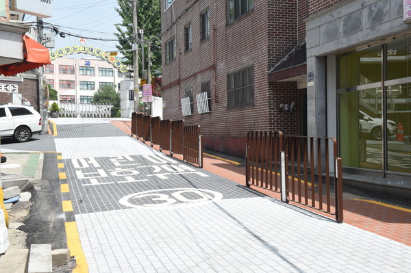 수원시는 행정안전부의 ‘2021년 데이터 기업매칭 지원사업’ 공모에서 ‘어린이보호구역 교통안전시설 실태조사 및 open API 구축’ 사업이 선정됐다. (사진제공=수원시청)