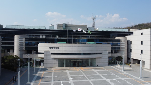 남양주시는 일부 남양주지역화폐(Thank You Pay-N) 가맹점 또는 가맹점이 아닌 사업장에서 지역화폐 관련 ‘법 위반·부당대우 행위’가 발생하고 있어 ‘남양주지역화폐 신고센터 및 단속반’을 상시 운영한다. 사진은 남양주시청 전경 (사진=중앙신문 DB)