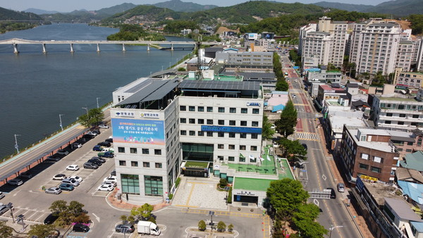 경기관광 대표축제인 양평군 용문산산나물축제가 지난 1일 개막식을 시작으로 오는 9일까지 본격적인 온라인 행사를 시작했다. 사진은 양평군청 전경. (사진=중앙신문DB)