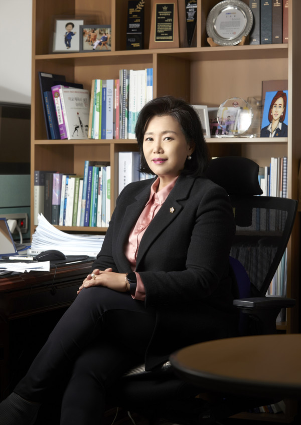 정윤경 경기도의회 교육기획위원장. (사진제공=경기도의회)