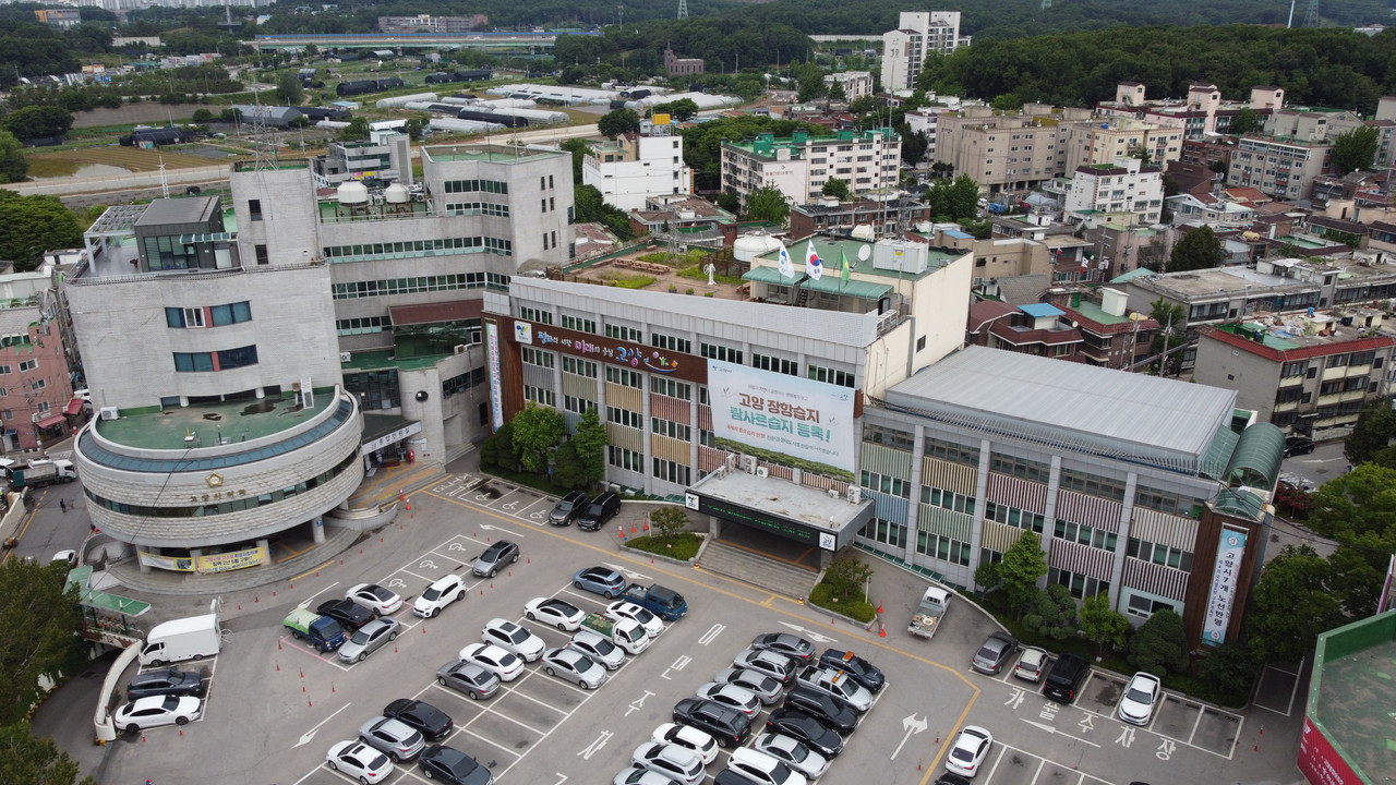 고양시는 오는 18일부터 6월 14일까지 ‘민주화운동 기념 및 추모행사’를 진행한다고 10일 밝혔다. 사진은 고양시청 전경 (사진=중앙신문 DB)