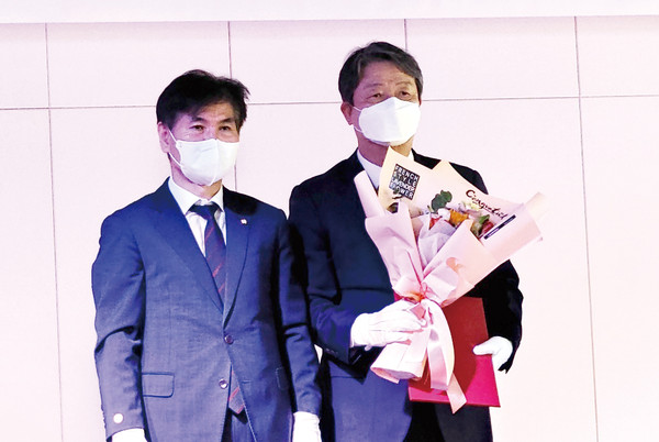 인선이엔티의 이준길 대표이사가 환경산업 발전에 기여한 공로와 그동안의 환경경영 성과를 인정받아 국회의장상을 수상하는 영광을 안았다고 13일 밝혔다. (사진제공=인선이엔티)