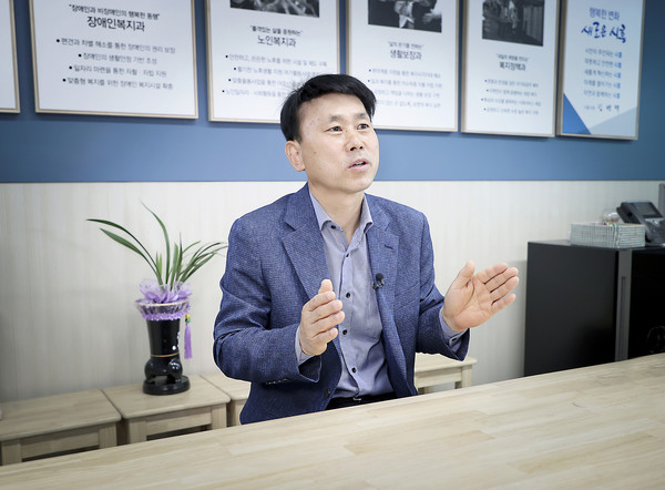 시흥시는 유재홍 아동보육과장의 정책브리핑을 통해 ‘차일드 퍼스트 시흥’을 주제로 초등돌봄사업 통합과 특성화를 추진한다고 밝혔다. (사진제공=시흥시청)