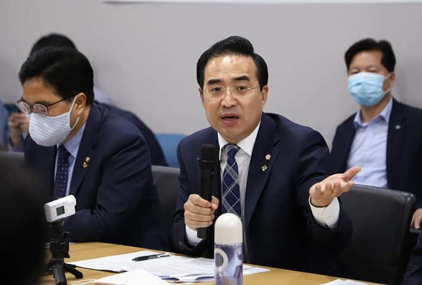 고(故) 박원순 전 서울시장의 최측근 인사로 분류됐던 더불어민주당 박홍근 의원이 이재명 경기도지사 지지를 공식 선언하고 나서 당내에서 박원순계 이동이 시작된 것이 아니냐는 예상이 제기돼 주목된다. (사진=박홍근 의원 페이스북)