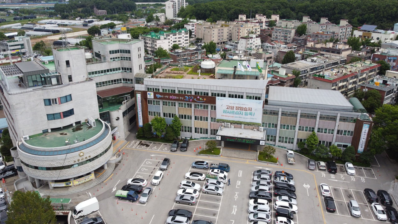 고양시가 ‘5세대 통신(5G)기반 인공지능(AI) 응급의료서비스’를 27일 자정부터 시작한다고 26일 밝혔다. 사진은 고양시청 전경 (사진=중앙신문 DB)