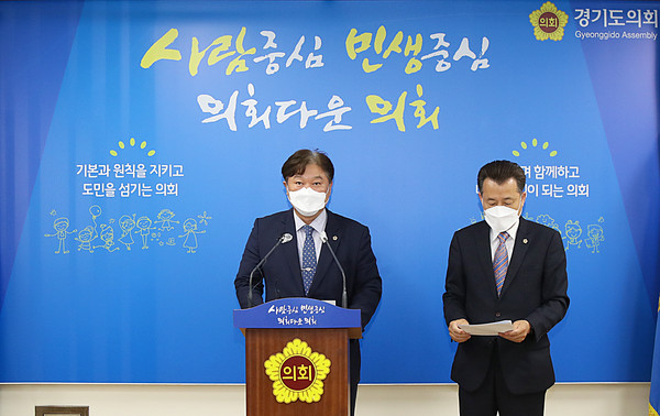 경기도의회 교섭단체 더불어민주당은 지역화폐 이용자들을 대상으로 한 경기도의 소비지원금 2탄 추진을 적극 환영한다고 밝혔다. (사진제공=경기도의회)