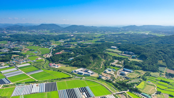 용인시가 지난 2019년 수지구 광교산 일대 난개발 차단을 위해 수립했던 성장관리방안을 처인·기흥구 일부 지역에까지 확대한다. 사진은 용인성장관리방안이 수립된 처인구 원삼면 용인 반도체클러스터 대상지 일대 전경. (사진제공=용인시청)