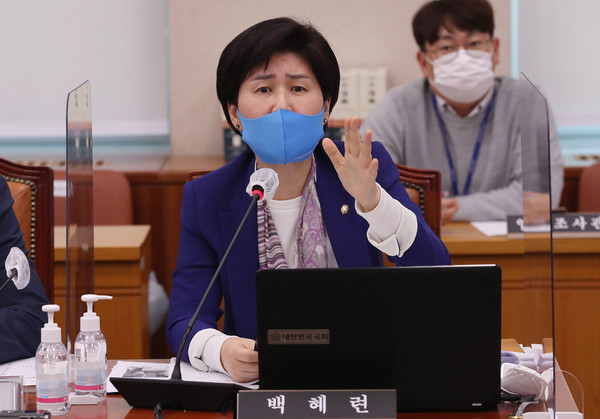 더불어민주당 백혜련 의원은 국민의 눈높이에 맞는 공정과 정의 구현을 위해 뼈를 깎는 혁신을 해야 한다“며 ”집권여당의 추진력으로 민생정책을 만들자“고 제의했다. (사진=중앙신문DB)