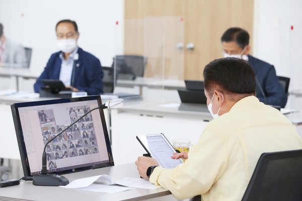 안양시는 ‘안양형뉴딜’을 추진으로 작년 8월부터 올해 5월까지 4대 분야에서 3만590명에게 일자리를 안겨준 것으로 나타났다. 사진은 ‘안양형 뉴딜 추진상황 보고회’. (사진제공=안양시청)