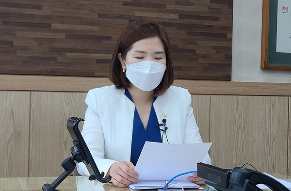 손세화 포천시의회 의장에 대한 불신임안 가결은 명백한 위법 행위라며 "사법부 판단을 구하는 절차에 나설 것"이라고 16일 밝혔다. (사진제공=포천시의회)
