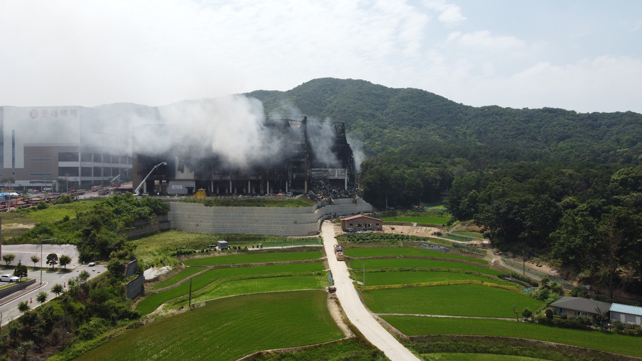 19일 오후 1시 30분 경기도 이천시 마장면 쿠팡 덕평물류센터 화재 현장 전경. (사진=송석원 기자)