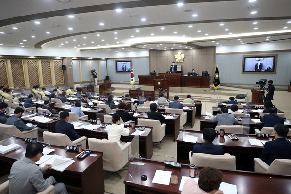 수원시의회는 22일 제2차 본회의를 마지막으로 지난 8일부터 15일간 진행한 제360회 제1차 정례회를 마무리했다. (사진제공=수원시의회)