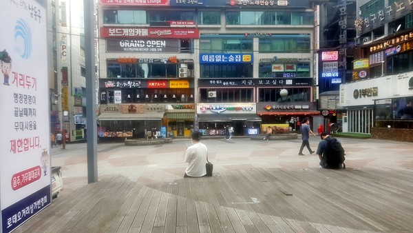 지난 27일 오후 인천시 남동구 구월동 로데오거리 전경. (사진=김덕현 기자)
